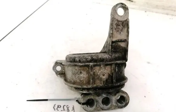 Opel Zafira A Engine mount bracket