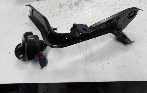 Renault Espace V (RFC) Fender mounting bracket
