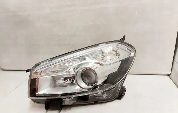 Nissan Qashqai Headlight/headlamp