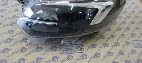 Opel Zafira C Headlight/headlamp 983283768000