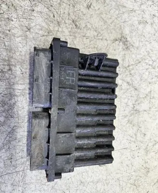 Opel Astra G Fan control module 09131730 10252620