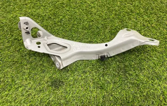 Audi A6 S6 C7 4G Fender mounting bracket 4G0821136A 41412