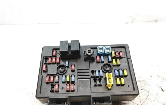 Chevrolet Captiva Fuse module 96821082