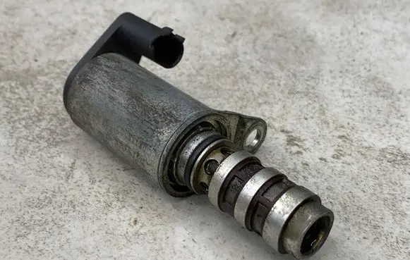 Volvo V70 Camshaft vanos timing valve 31216222
