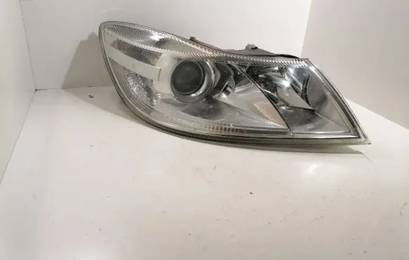 Skoda Octavia Mk2 (1Z) Headlight/headlamp 1Z1941016F