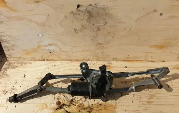 Volvo S60 Front wiper linkage and motor 404775 09151848