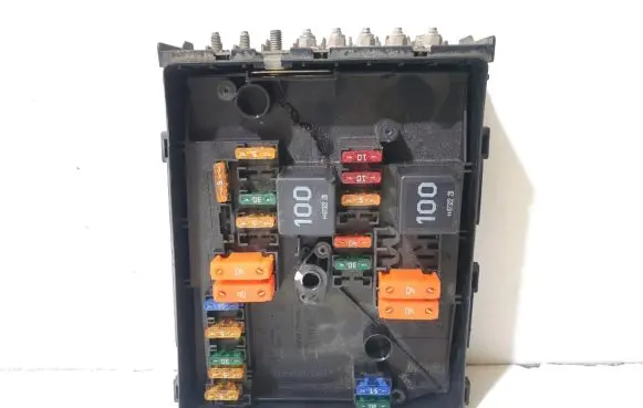 Volkswagen Caddy Fuse module