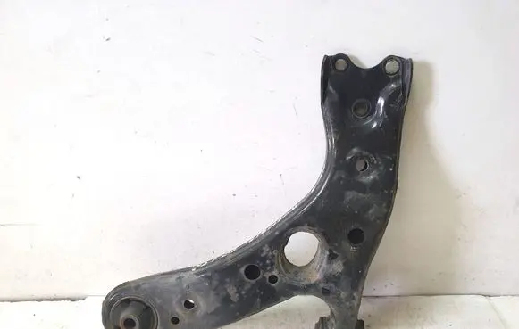 Toyota Avensis T270 Front lower control arm/wishbone