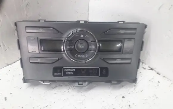 Toyota Auris 150 Climate control unit 5590002220B