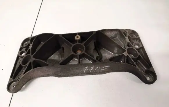 BMW 5 GT F07 Engine mounting bracket 6781222