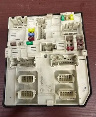 Renault Master III Fuse module 284B67365R