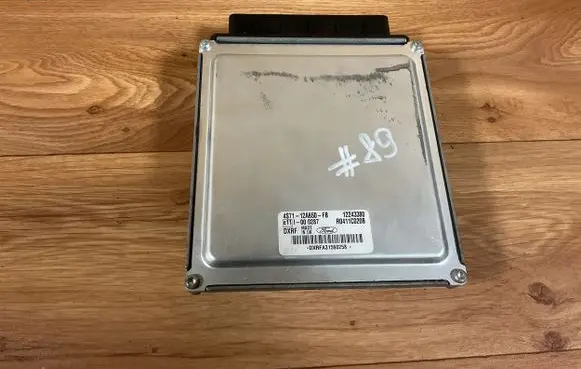 Ford Mondeo Mk III Engine control unit/module 4S7112A650FB R0411C020B 12243380