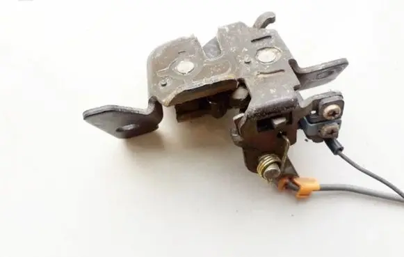 Mazda 323 F Tailgate/trunk/boot lock/catch/latch