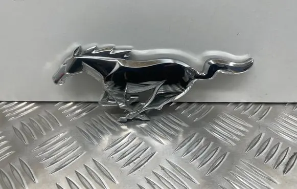 Ford Mustang VI Manufacturers badge/model letters 