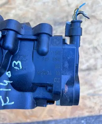 Thermostat/thermostat housing