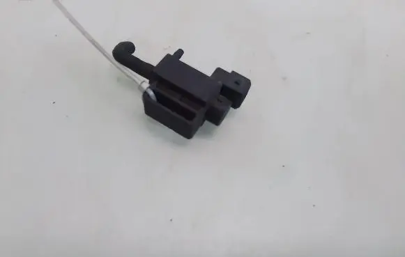 Skoda Octavia Mk1 (1U) Vacuum valve 037906283A