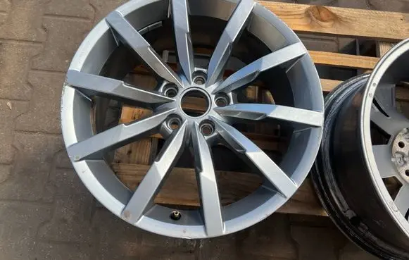 Volkswagen PASSAT B8 R18 alloy rim 3G0601025Q
