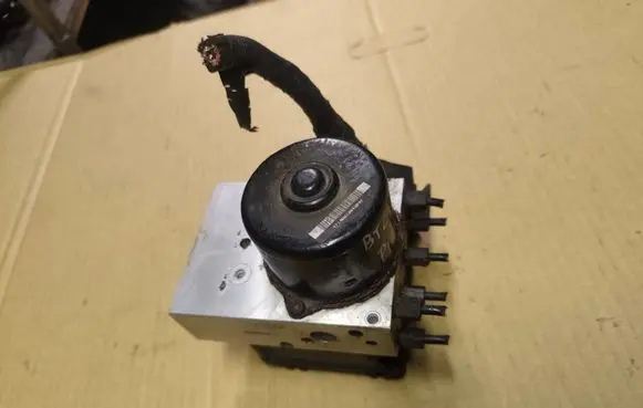 Chrysler PT Cruiser ABS Pump 05033150AA