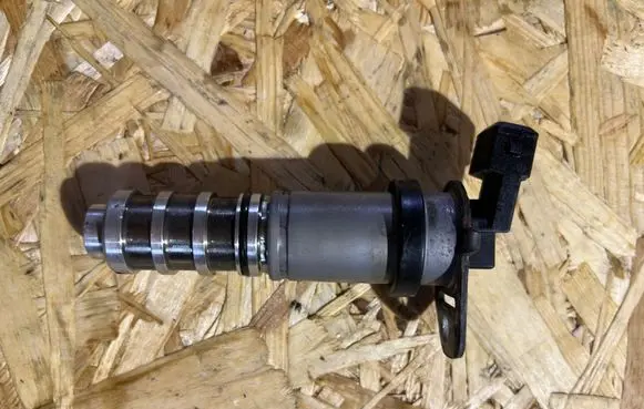BMW 5 F10 F11 Camshaft vanos timing valve 13151880 8605123