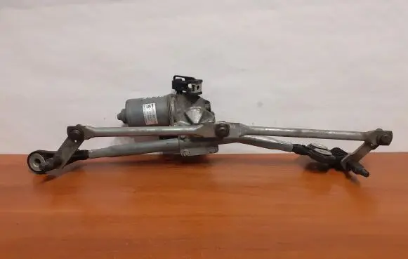BMW X5 E70 Front wiper linkage and motor 72005360 405155