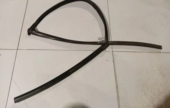 Mitsubishi Outlander Rubber seal front coupe door 