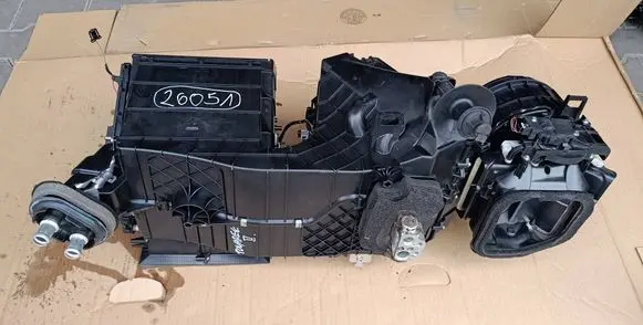 Volkswagen Touareg II Interior heater climate box assembly 7P1820005D 52427025 300910223039
