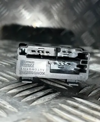 Volvo XC90 Seat heating relay 9442947 200000 1783