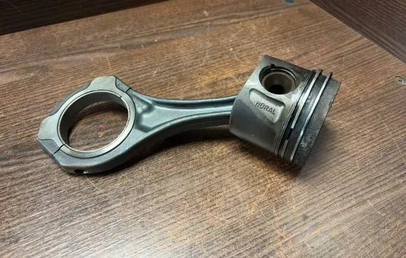 Mercedes-Benz Sprinter W906 Piston 6460300717 6460300020