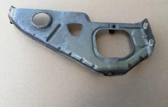 Maserati Quattroporte Headlight/headlamp mounting bracket 