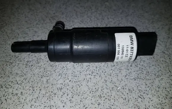 BMW 5 E39 Headlight washer pump 8377430