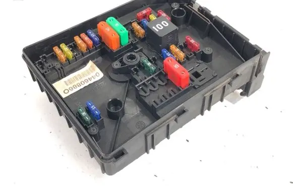 Volkswagen Golf VI Fuse box set 1K0937125D