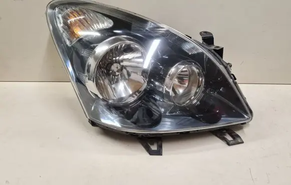 Toyota Corolla Verso AR10 Headlight/headlamp