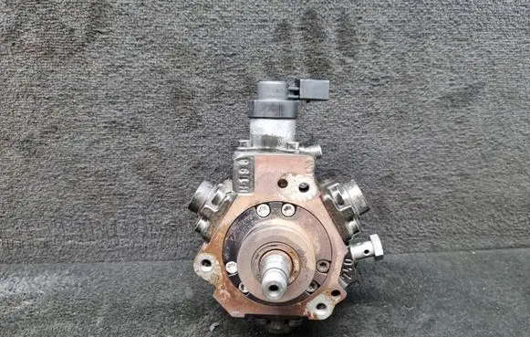 Audi A4 S4 B7 8E 8H Fuel injection high pressure pump 059130755S 059130755L 0445010171