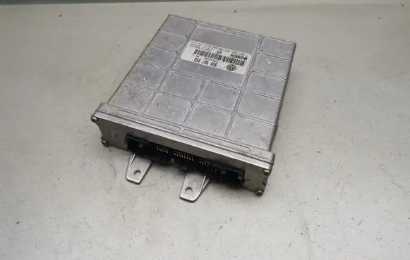 Volkswagen PASSAT B5 Engine control unit/module 8D0907558 0261204502