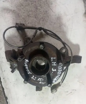 Toyota Avensis T250 Front wheel hub spindle knuckle 4321205060