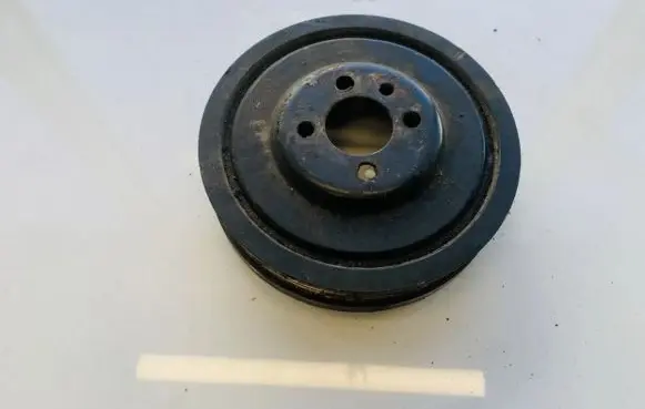 Volkswagen PASSAT B6 Crankshaft pulley 03G105243