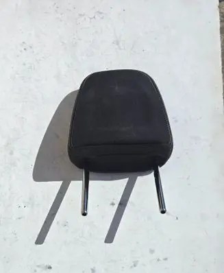 Toyota RAV 4 (XA40) Front seat headrest 