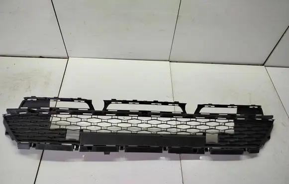 Skoda Kamiq Front bumper lower grill 658853677