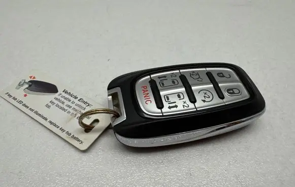 Chrysler Pacifica Ignition key/card 68217832AC A2C97395900