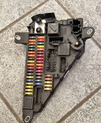BMW 5 E60 E61 Fuse module 9138830 6906619