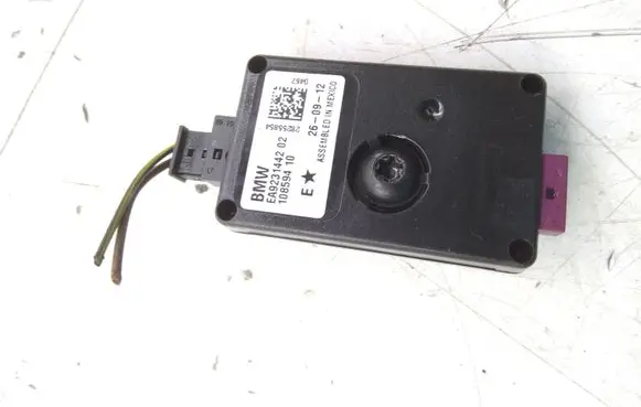 BMW 3 F30 F35 F31 Aerial antenna amplifier 10859410