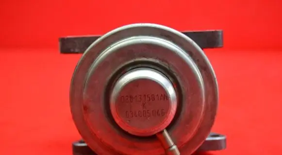 Skoda Octavia Mk2 (1Z) EGR valve 038129637D
