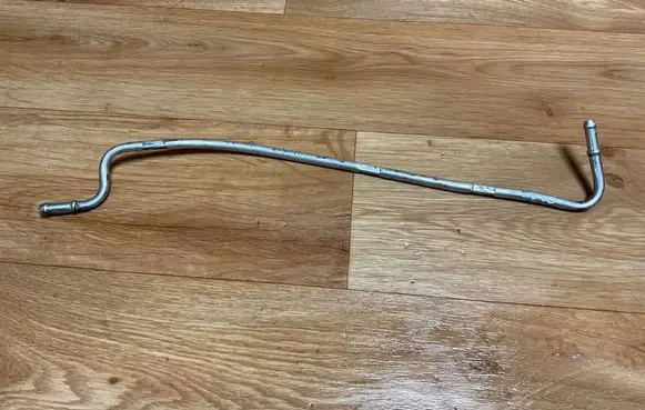Volkswagen PASSAT B6 Fuel line pipe