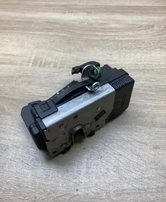 Opel Zafira A Front door lock 24444015