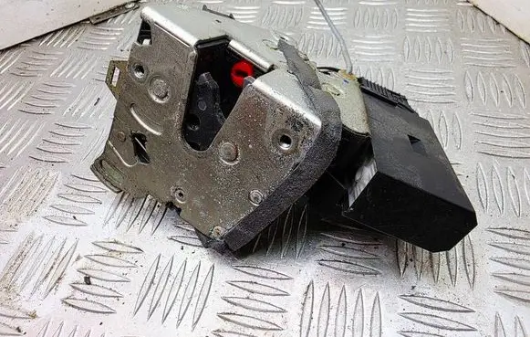 BMW 5 E39 Rear door lock 67118352165 8352165