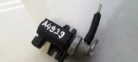 Volkswagen Golf III Turbo solenoid valve 1H0823302A