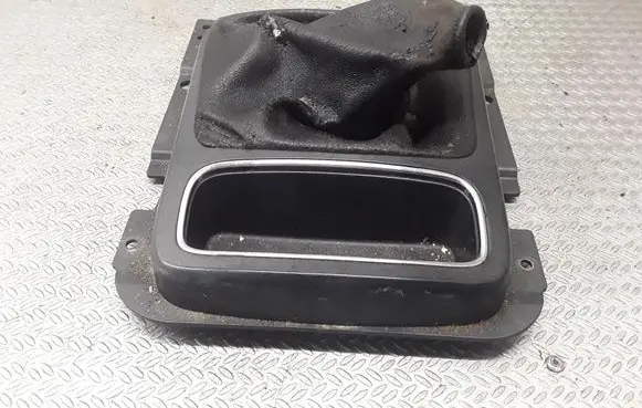 KIA Sorento Gear shifter surround trim plastic 846213E510