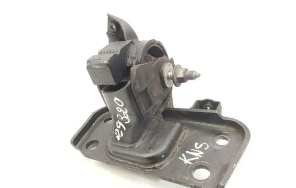 Toyota Verso Engine mounting bracket