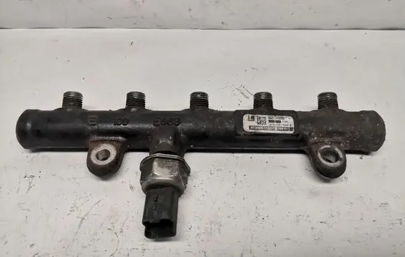 Volvo V50 Fuel main line pipe 9681649580