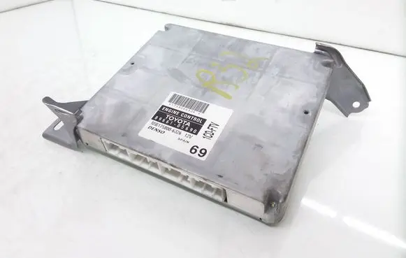 Toyota Avensis T250 Engine control unit/module 8966105690 1758006326 MB1758006326